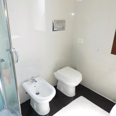 Apartman Carino Splendido Trivano Panoramico Iun S3308